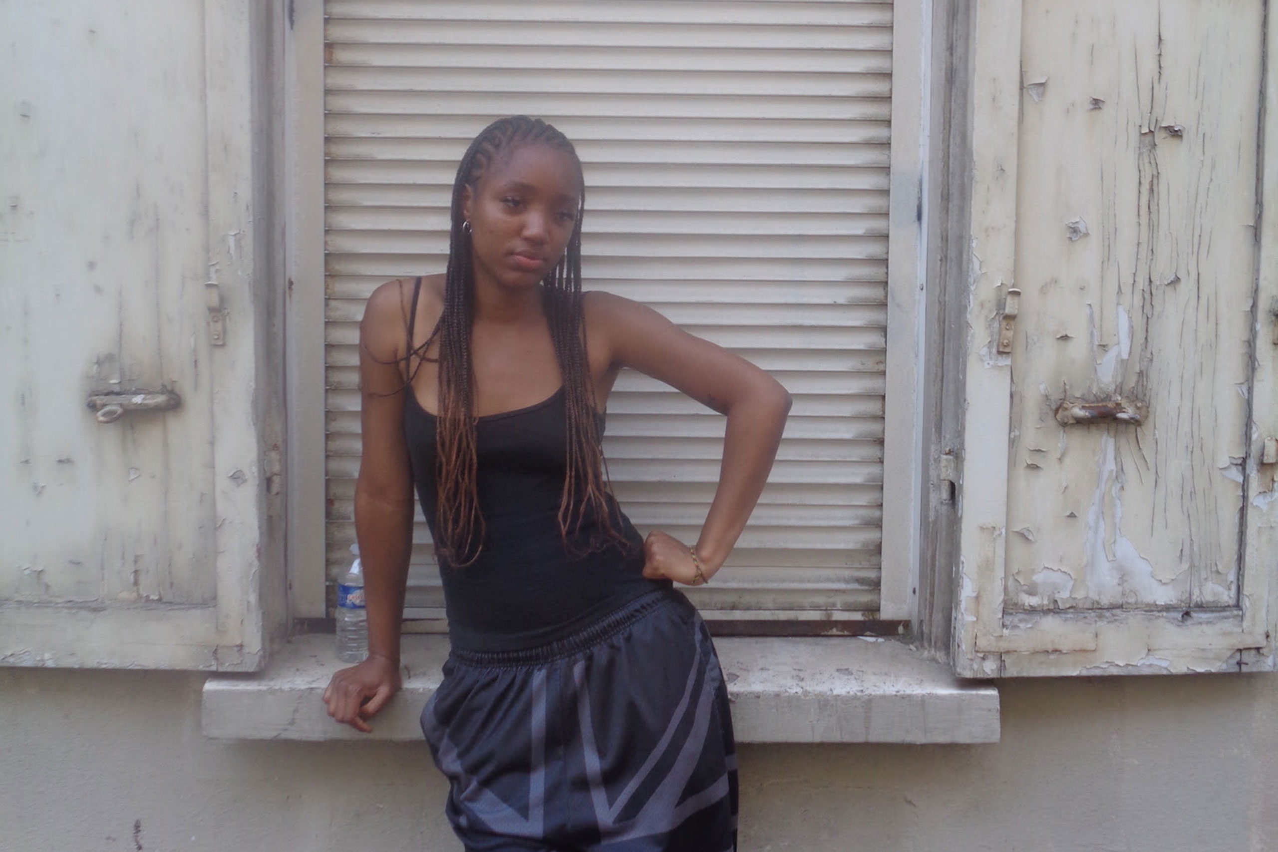 Dexter In The Newsagent has dropped her new single 'i told ya'