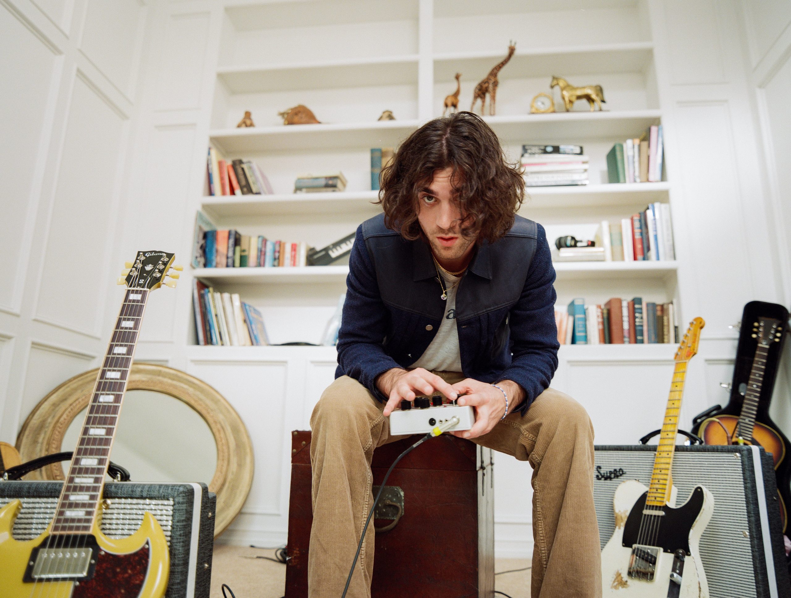 Alexander 23 has shared a new break-up anthem, 'Crash'