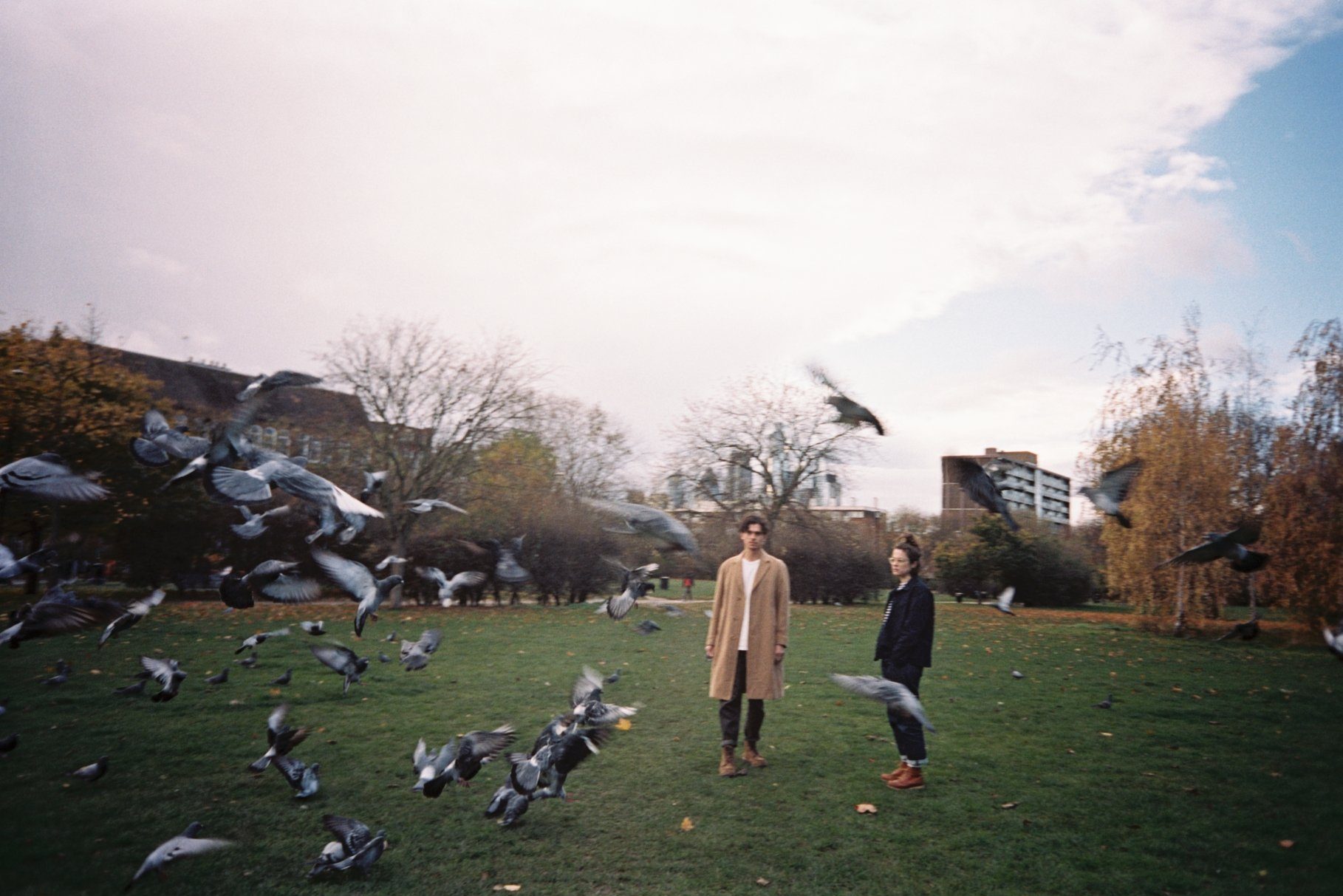 London duo Dahlia Sleeps have released a new track 'White Flag'