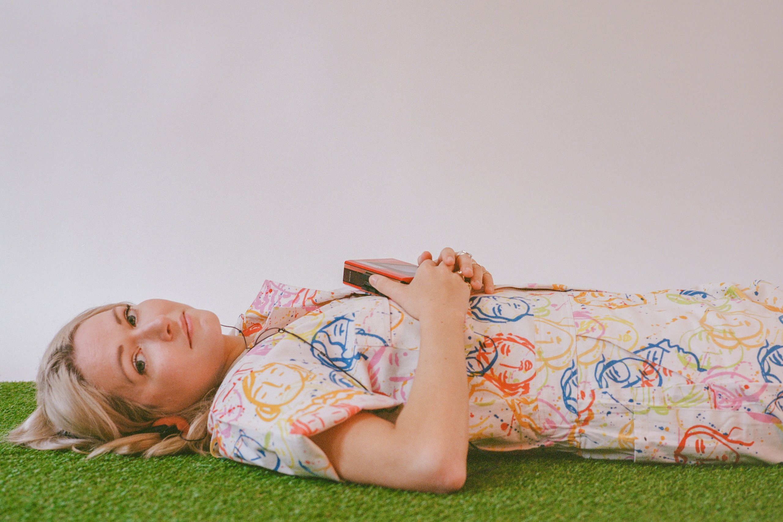 Ailbhe Reddy has dropped a new single, 'Last To Leave'