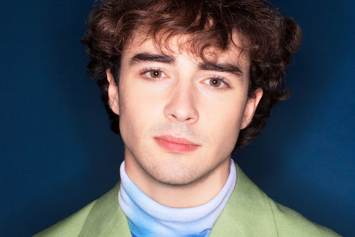 Multiple Alfie Temple-Men join forces in this new studio session of '3D Feelings'