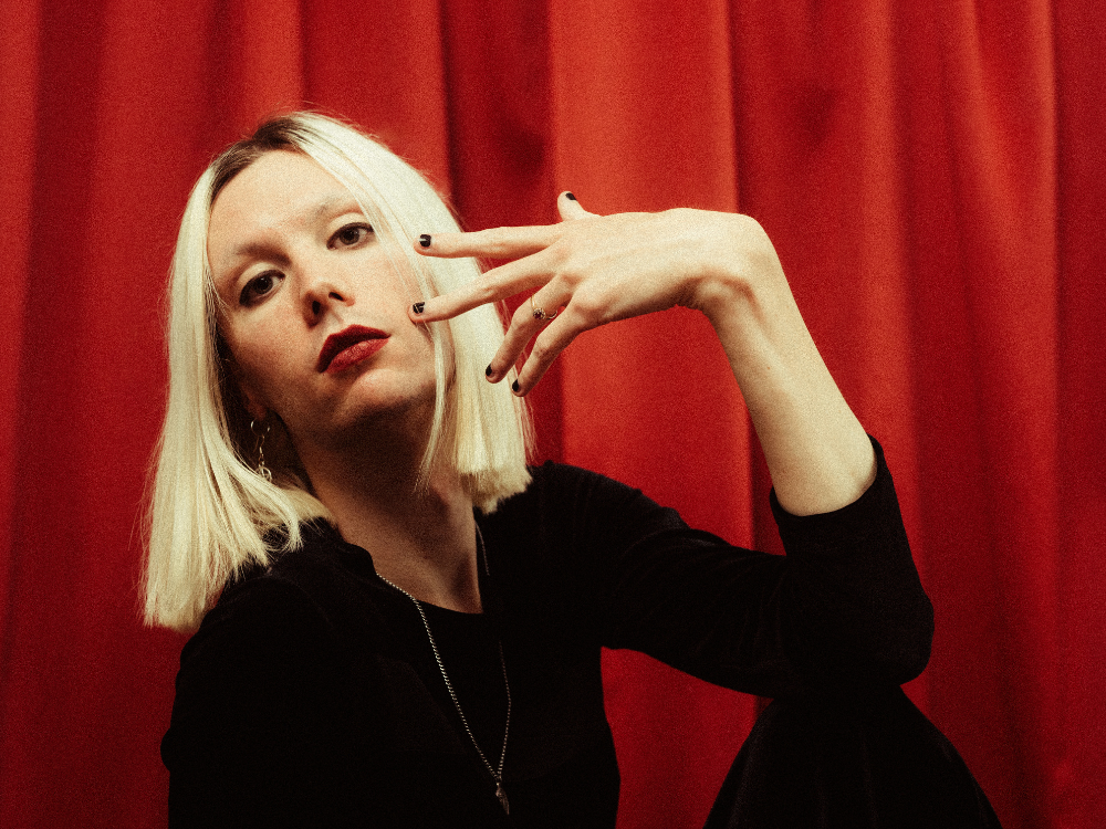 Alice Low has shared a new single, 'Rim Job'