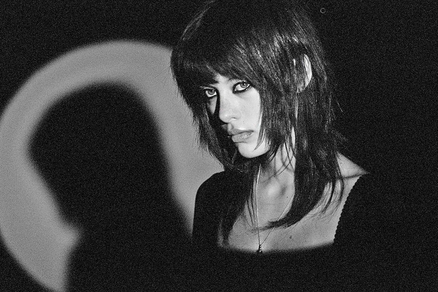 Alissic has released a new single, 'Superstitious’