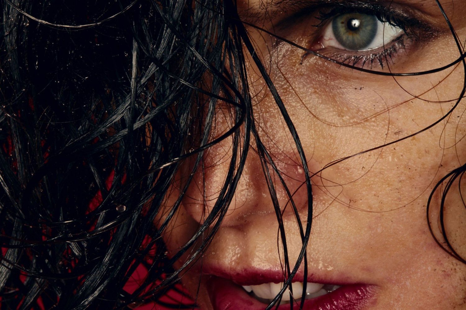 Anna Calvi has shared a new single, ‘Ain’t No Grave’