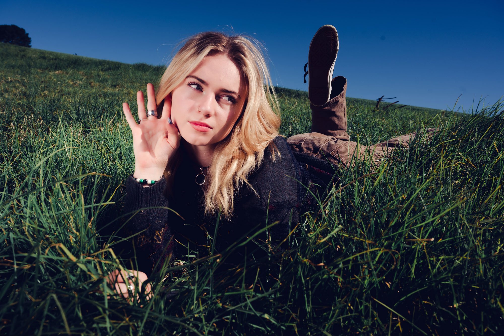 Claire Rosinkranz has dropped a brand new single, 'i h8 that i still feel bad for u'