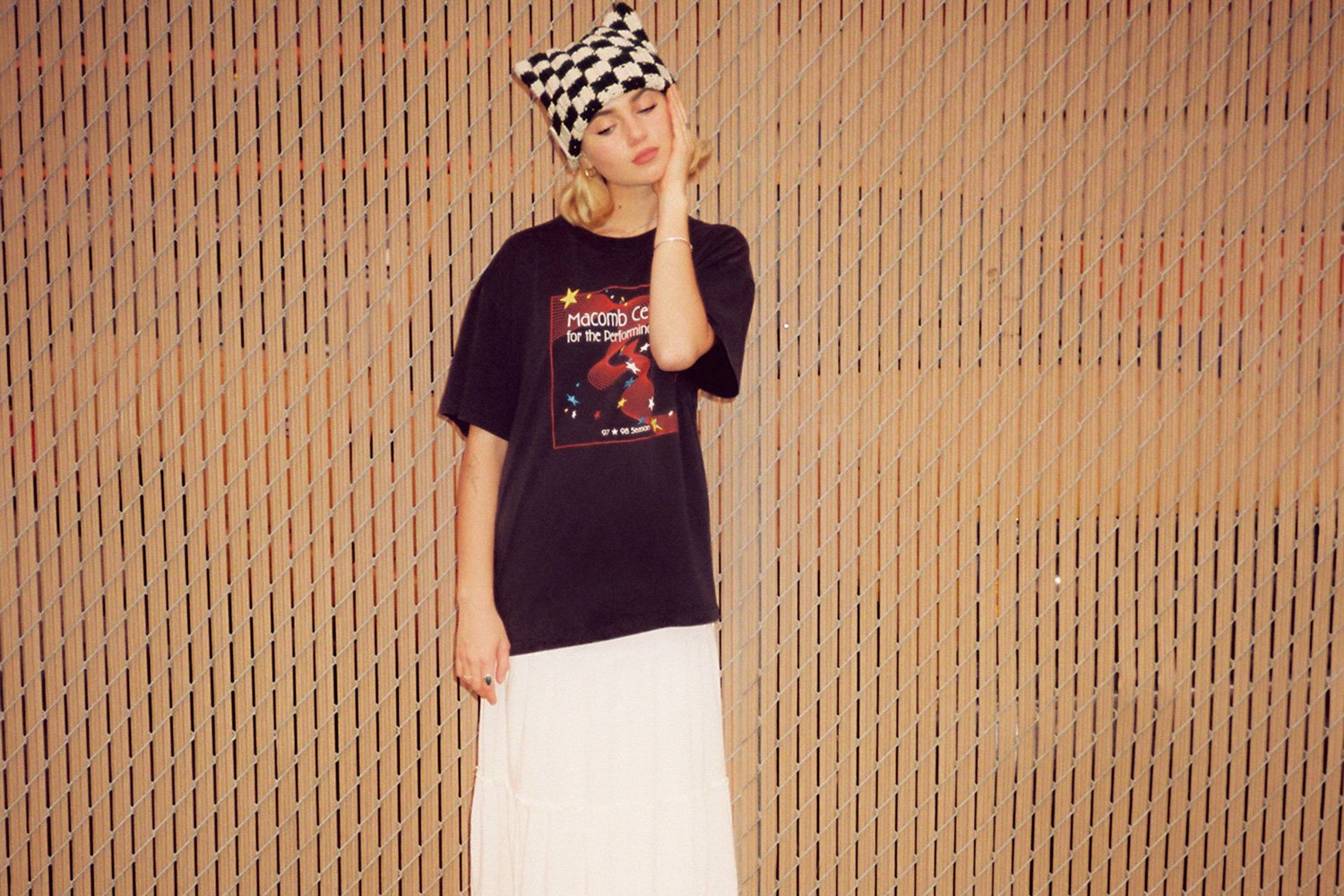 Claire Rosinkranz has shared a new debut album teaser track, 'Screw Time'