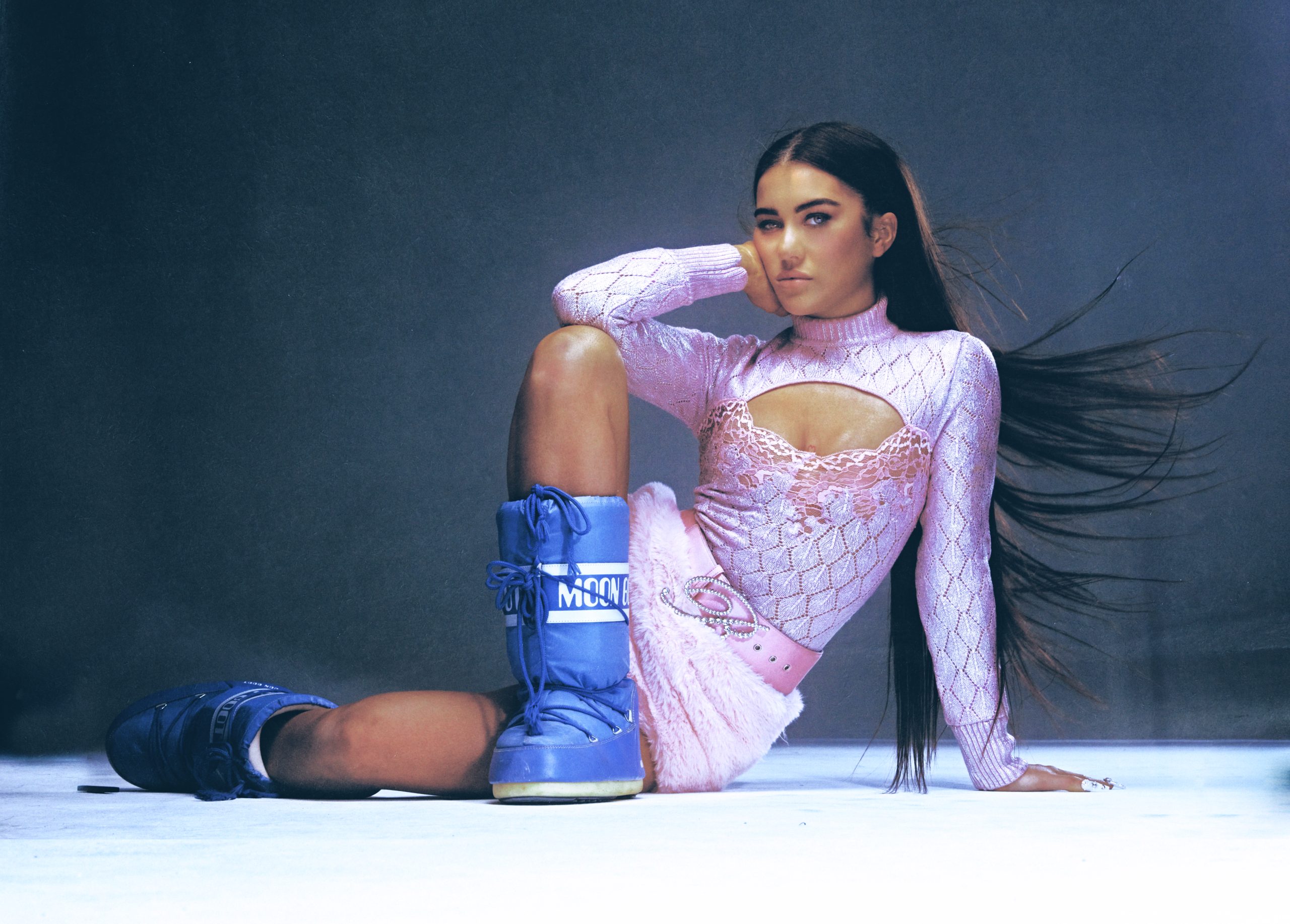 Claudia Valentina has shared a new poptastic banger 'Extra Agenda'