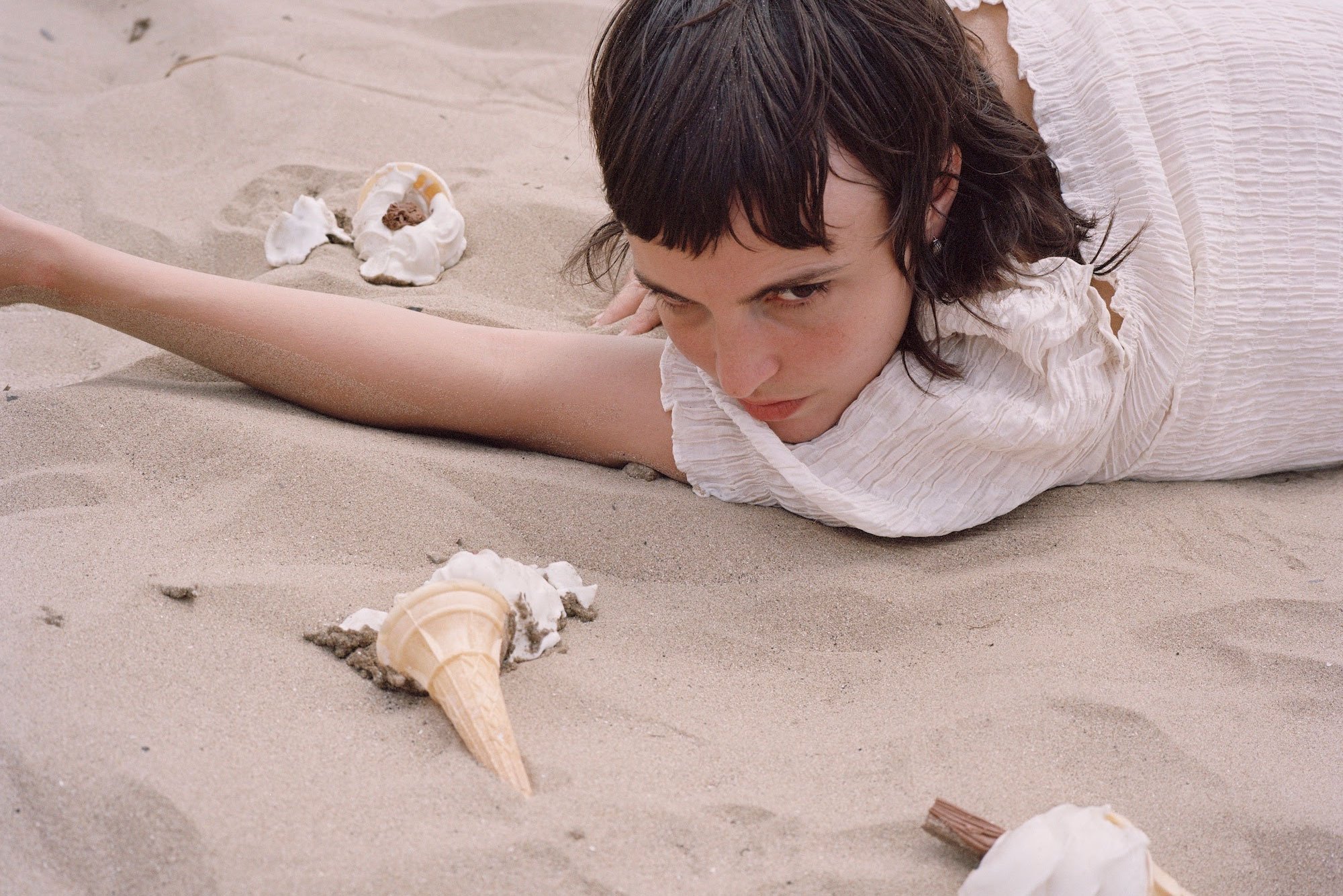 Dana Gavanski has shared a new track, 'I Kiss The Night'