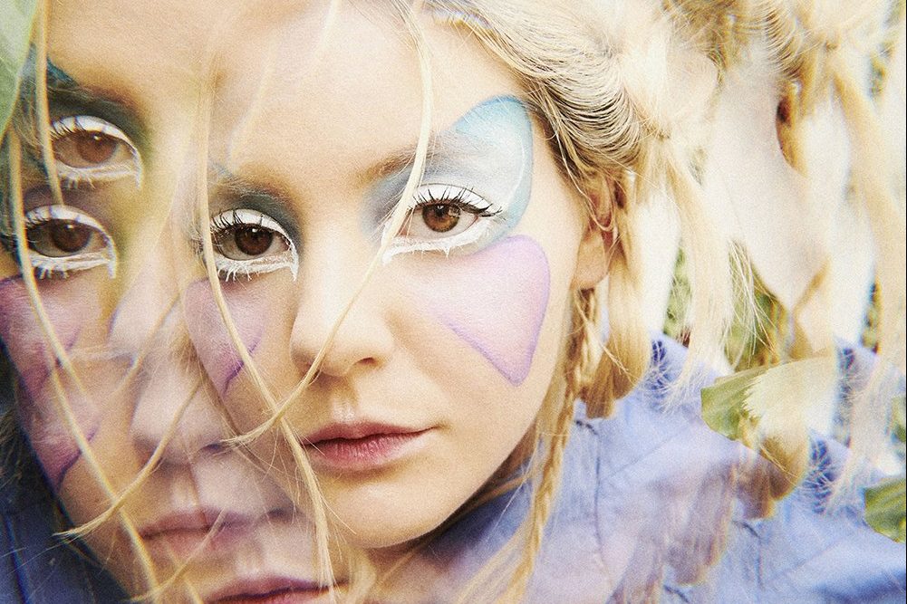 Dora Jar has shared a brand new single, 'Bump'