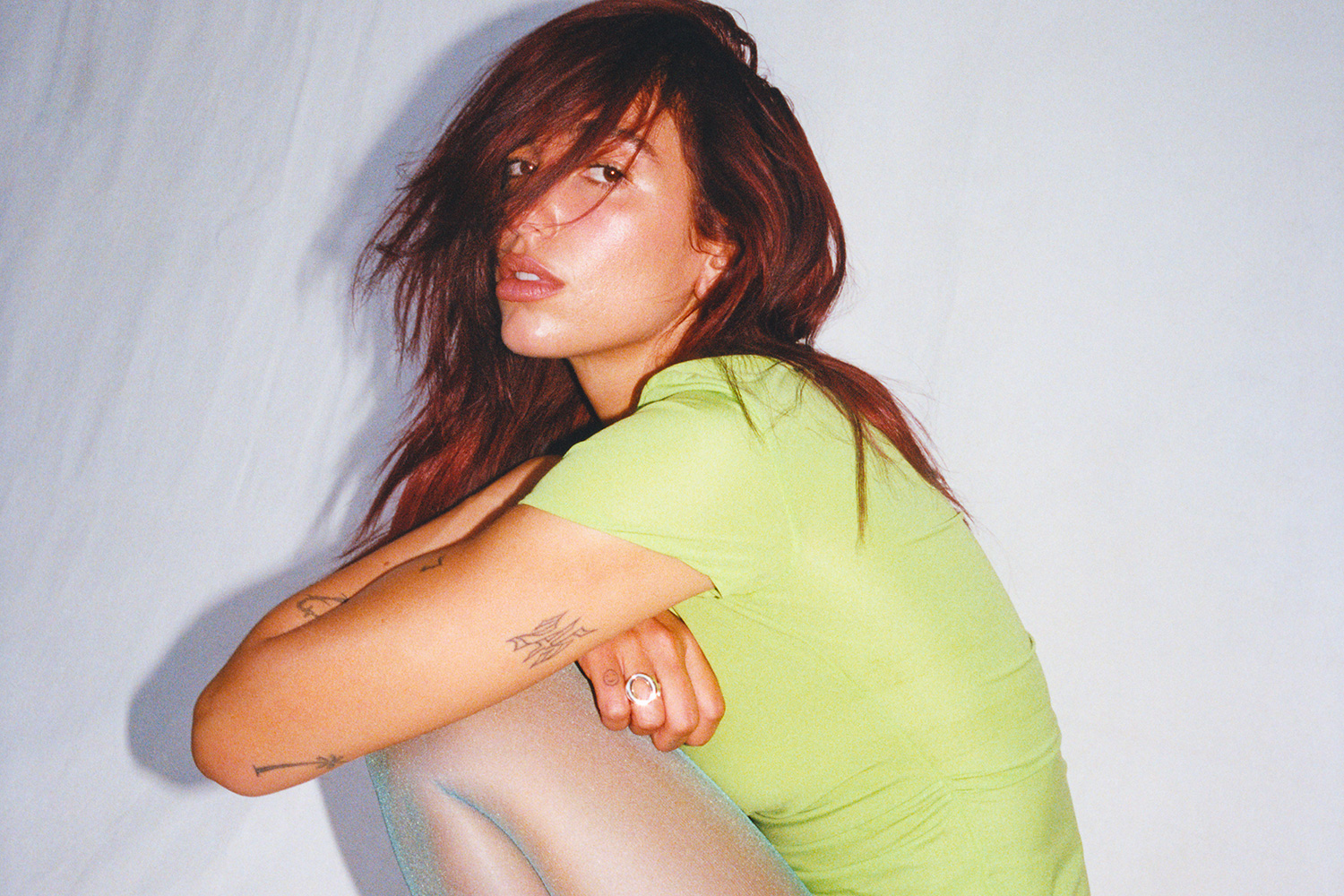 Dua Lipa has released an early holiday gift for fans - an extended edit of 'Houdini'