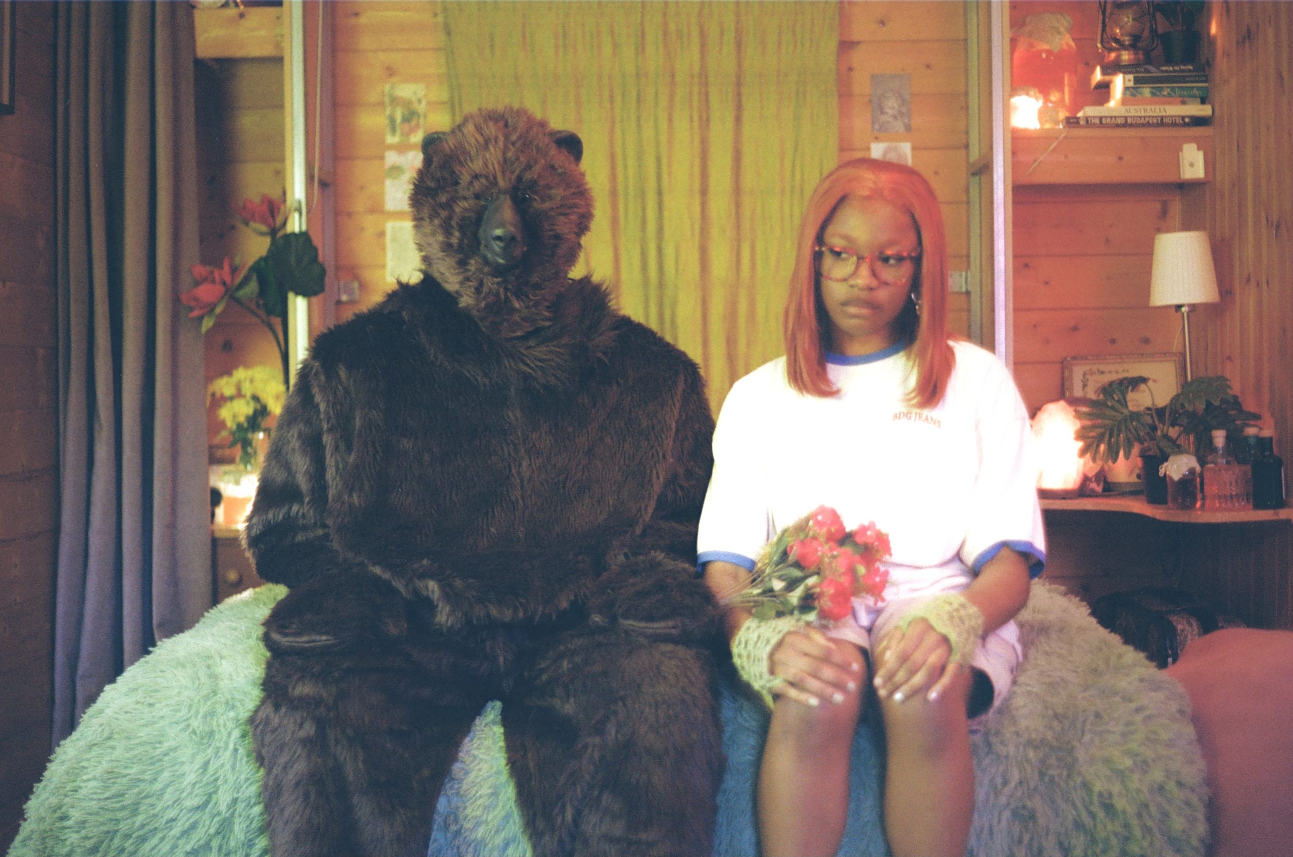 EFÉ returns with a brand new single, 'KIWI'