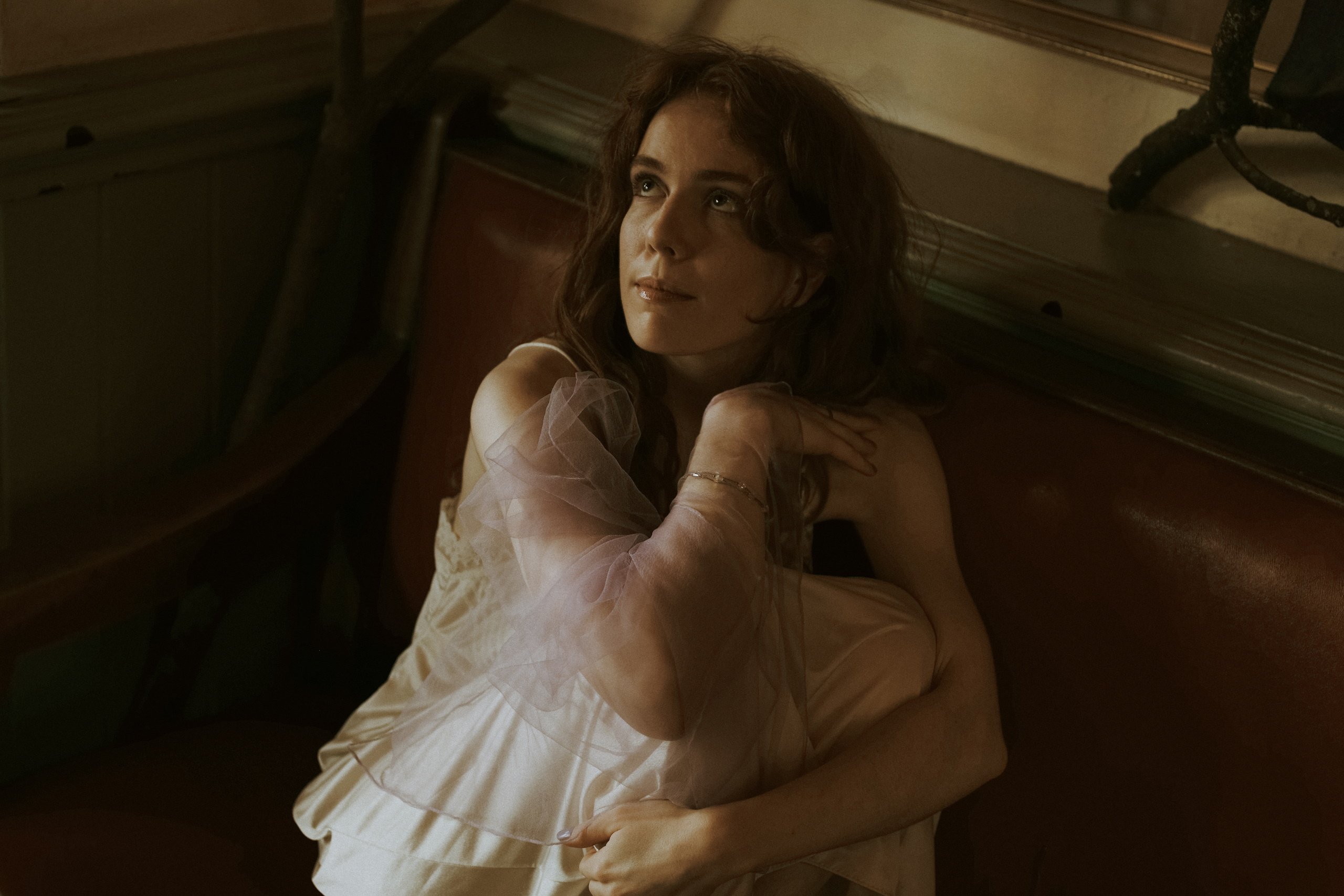 Elanor Moss has shared a new single, ‘Catholic’