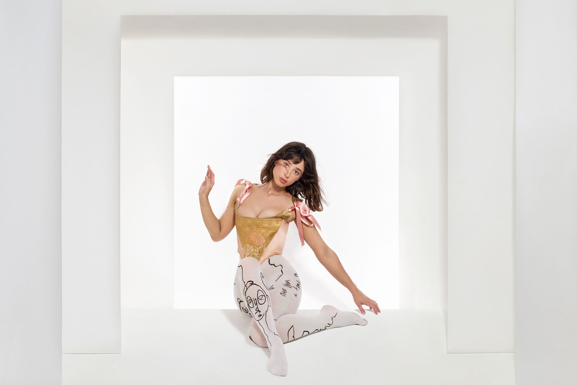 Foxes has dropped a new track, 'Body Suit'