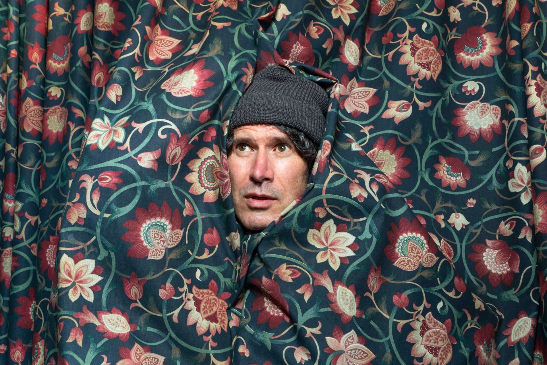 Gruff Rhys has released two new tracks, 'People Are Pissed' and 'Arogldarth'