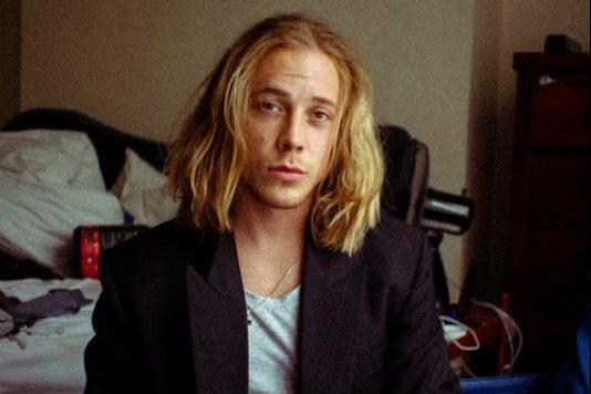 Isaac Gracie returns with new single 'The Man Who Flew Into Space'