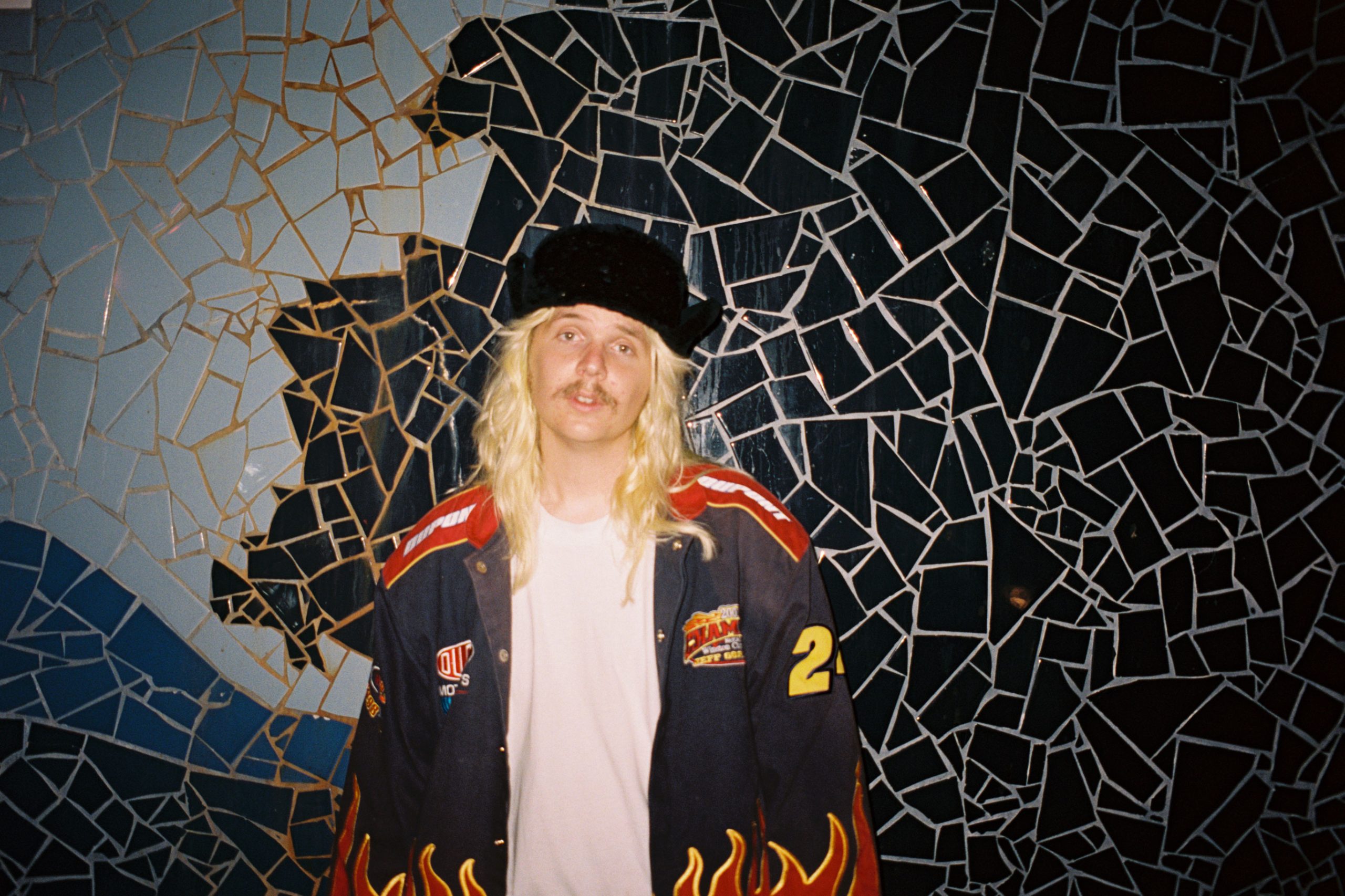 JAWNY has shared a new version of 'take it back', featuring Beck