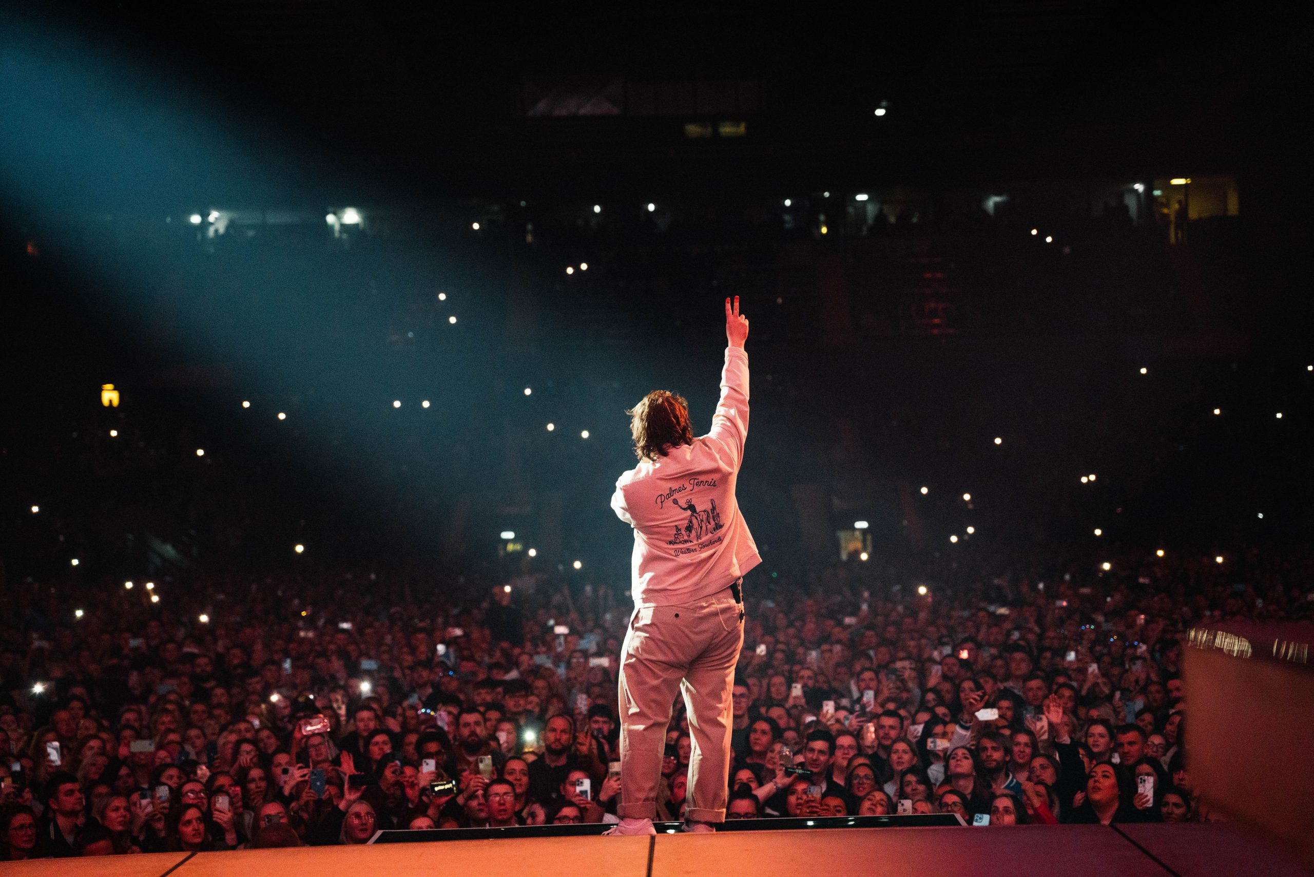 Lewis Capaldi joins The 1975 as their latest special guest, pretends to be Harry Styles, covers 'Antichrist'