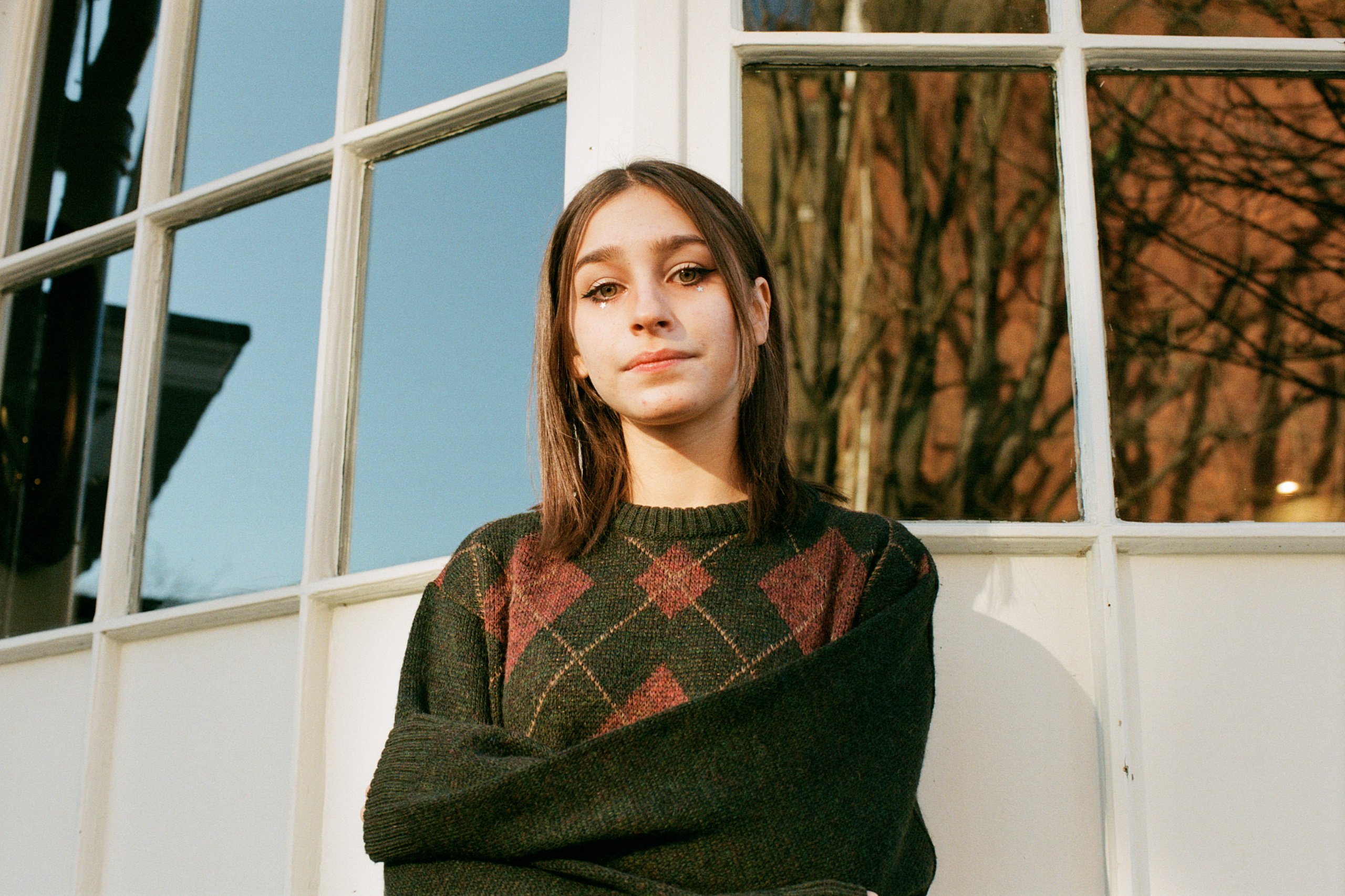 Lexie Carroll is back with another track, ‘violet’, and she has a new EP on the horizon