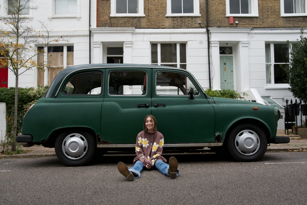 17-year-old newcomer Lexie Carroll has debuted a new single, 'familiar stranger' - watch