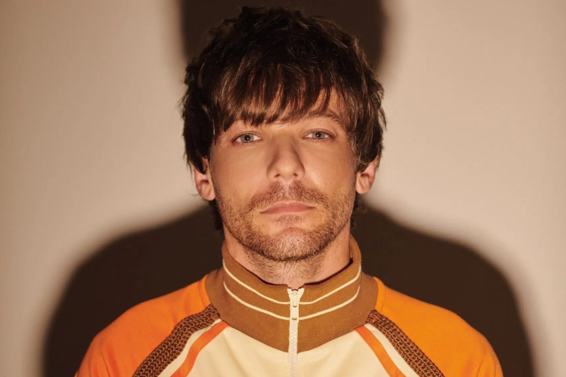 Louis Tomlinson has shared ‘Silver Tongues’, the final taste of his imminent second album, ‘Faith In the Future’