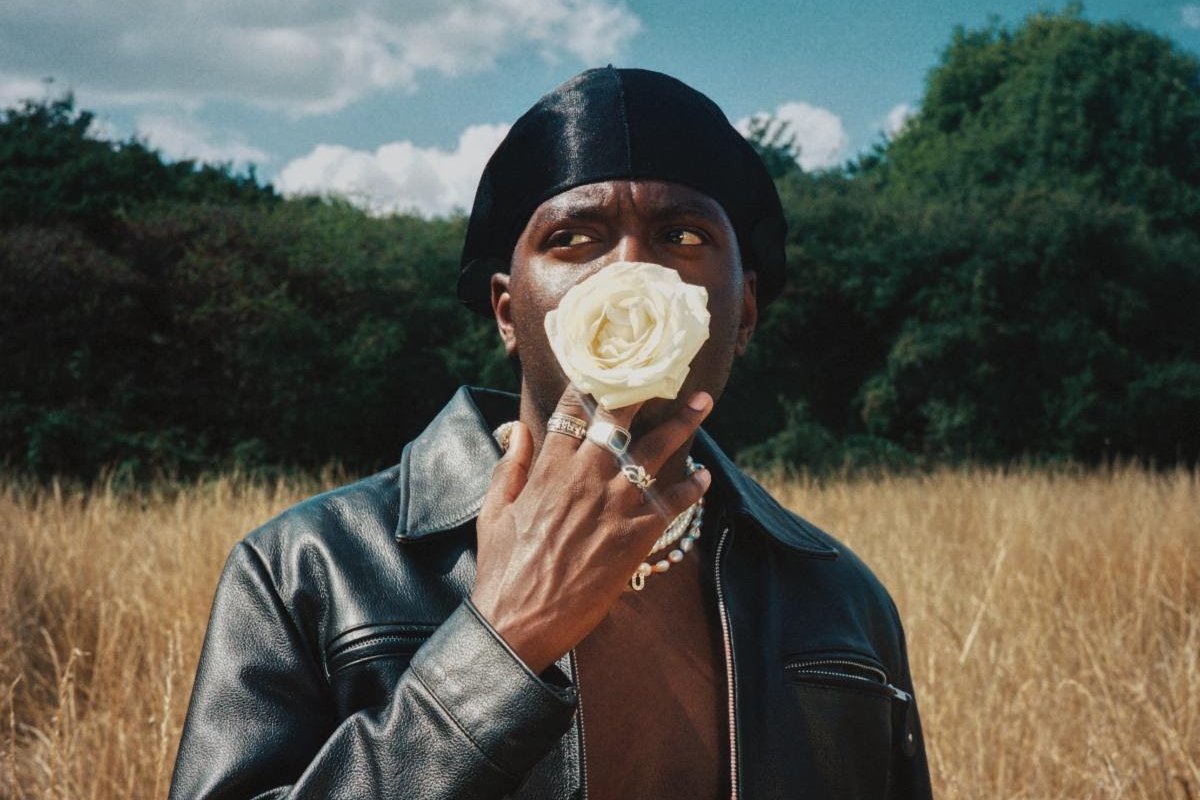 Master Peace has released his new single, ‘Country Life’, with a music video accompaniment