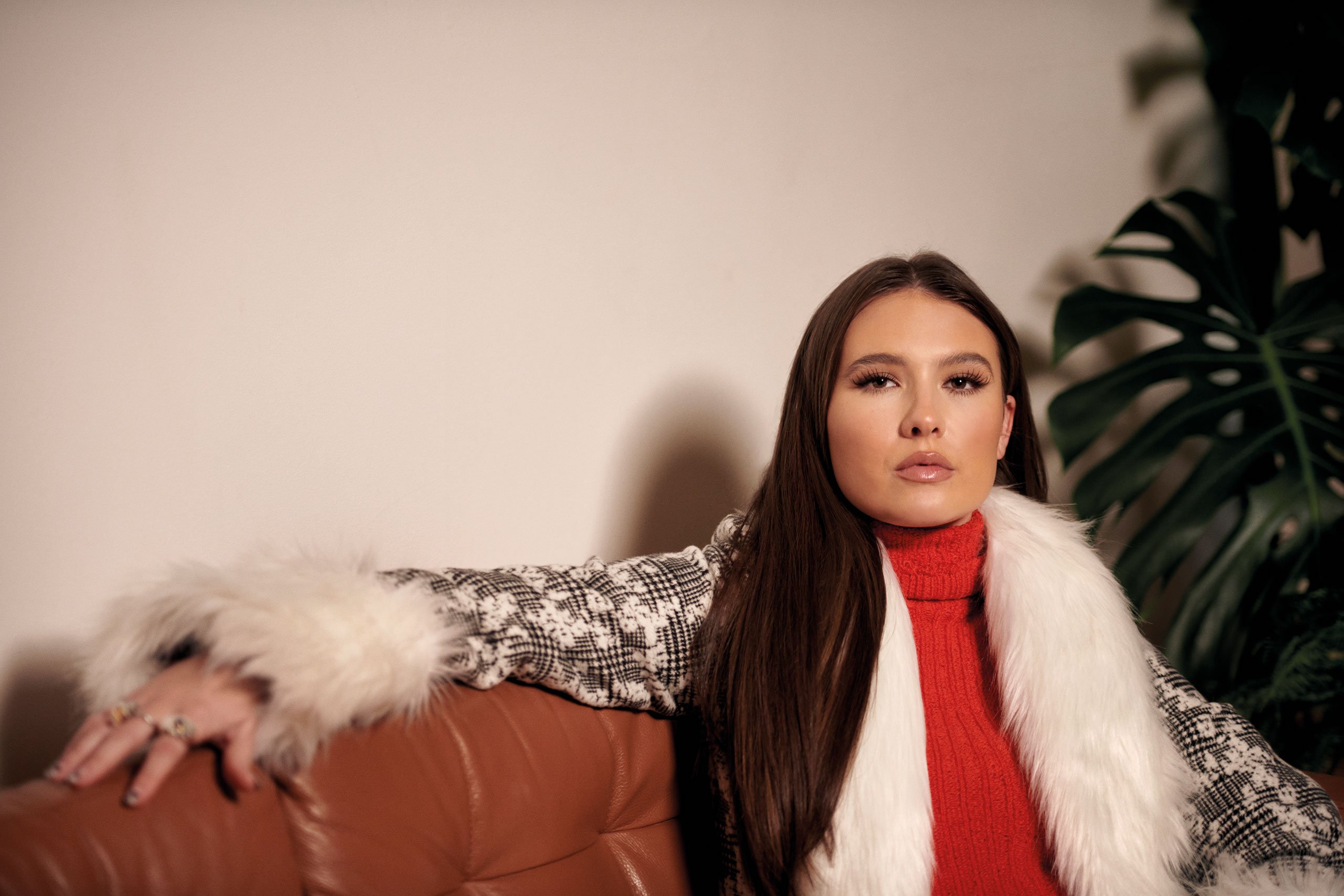 Mimi Webb has shared another new album taster, 'Roles Reversed'