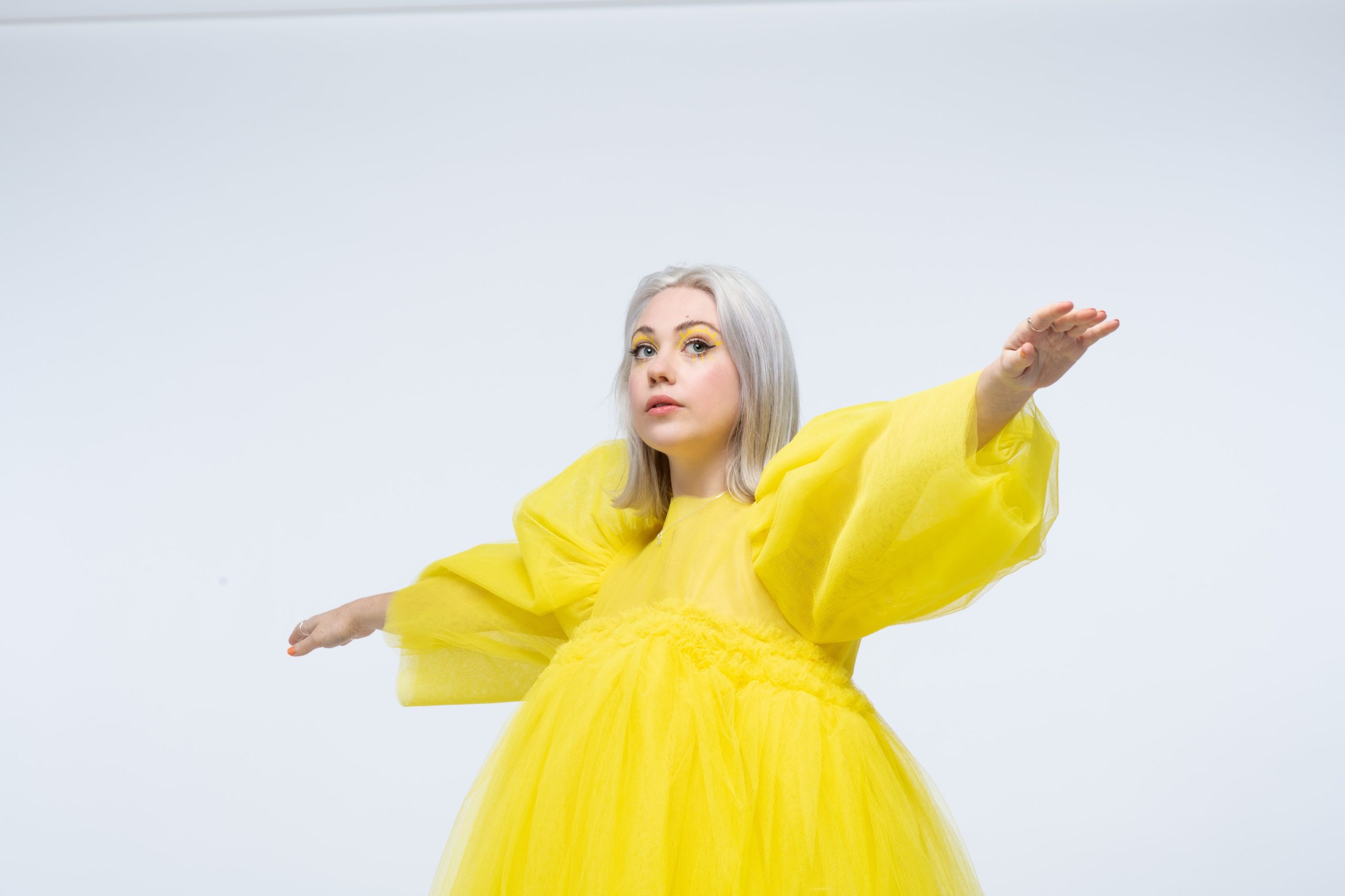 Lauran Hibberd has debuted the video for her latest single, 'Still Running (5k)'