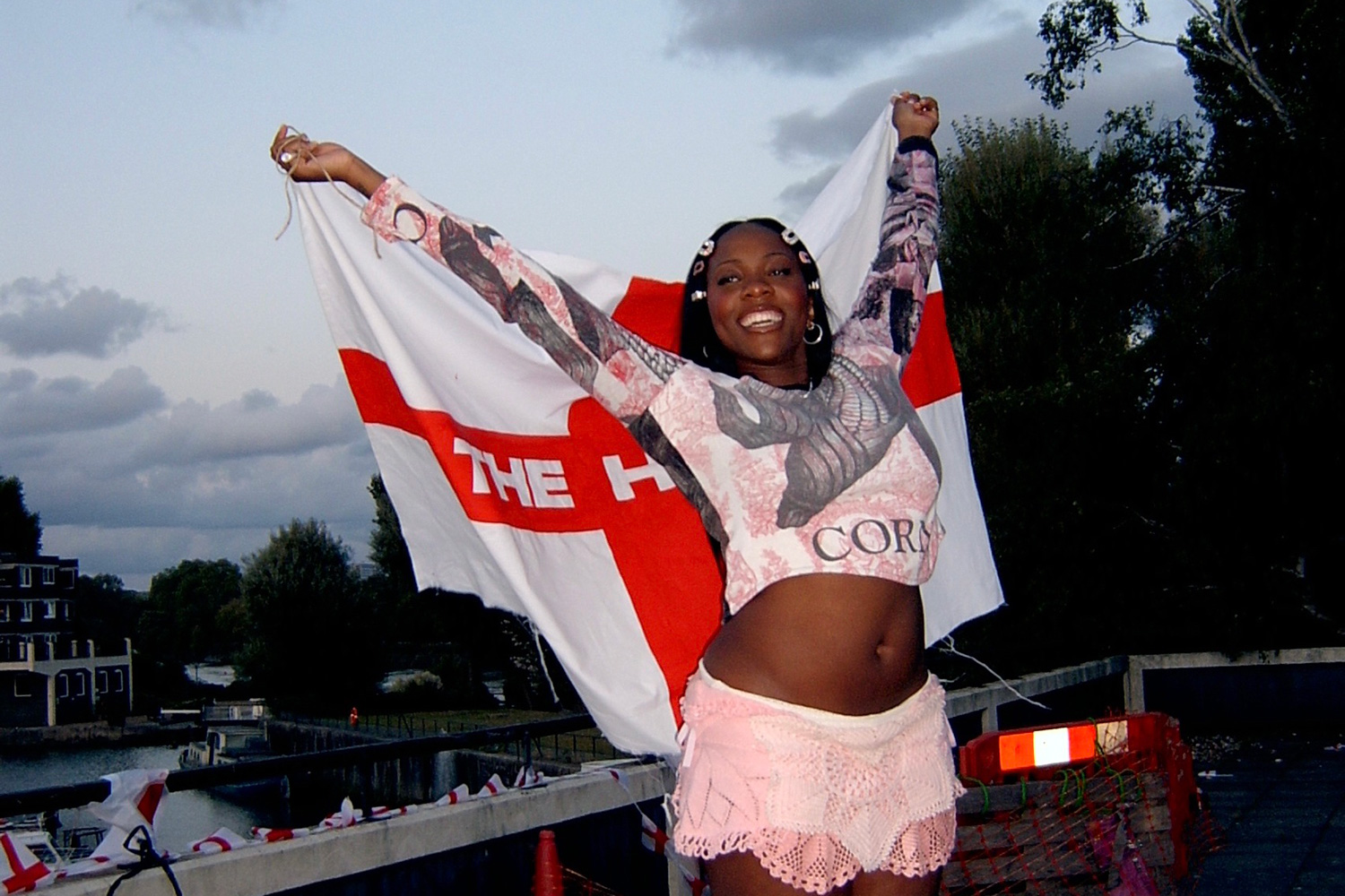 Rachel Chinouriri has shared the first taste of her debut album, homesick new single 'The Hills'