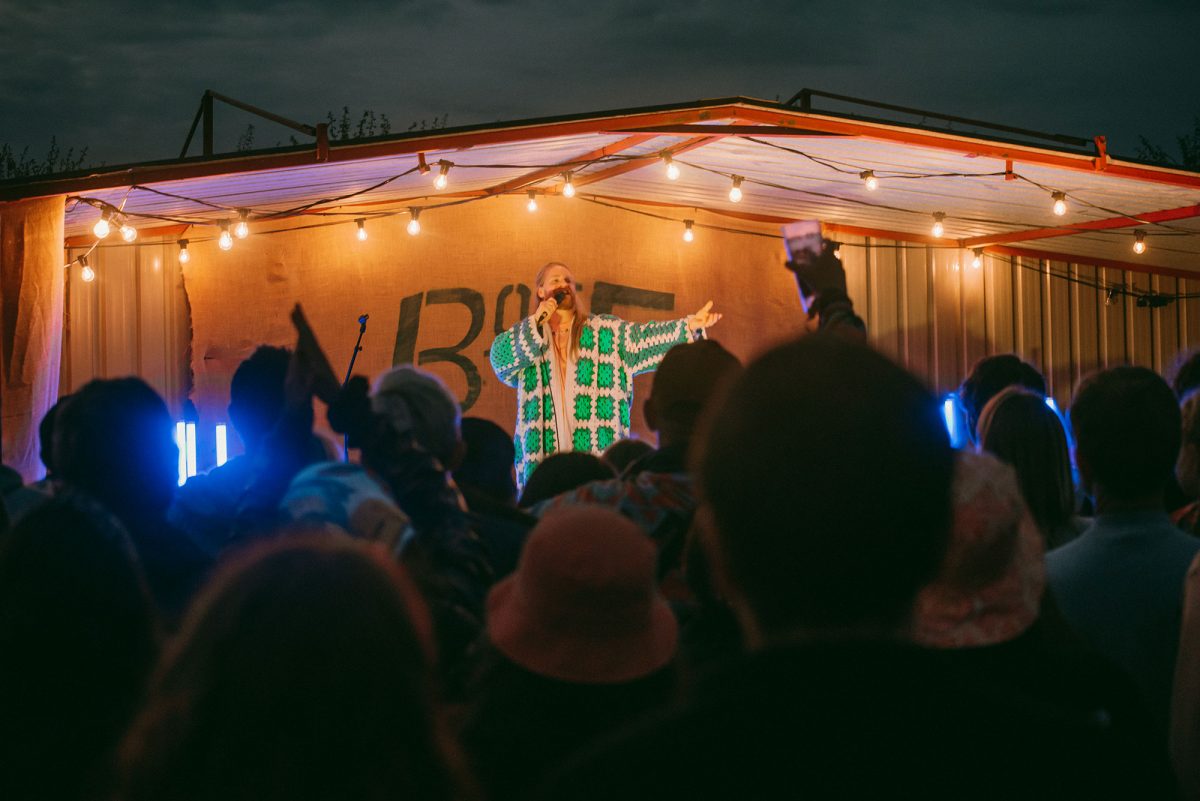 Sam Ryder debuted his new single 'Somebody' at Barn on the Farm