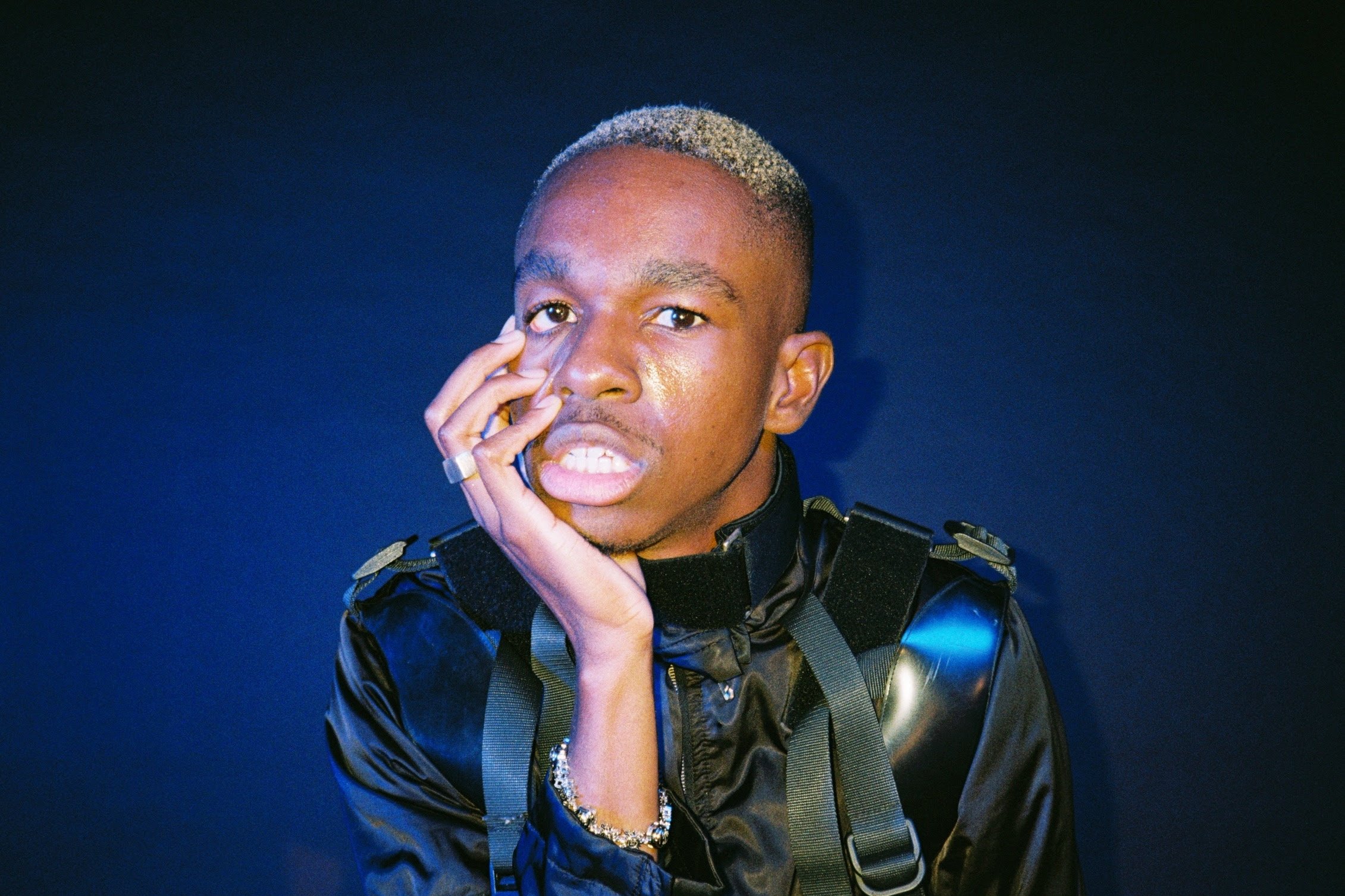 Alt-pop newcomer Sam Austins has shared a fresh single, ‘Matador’