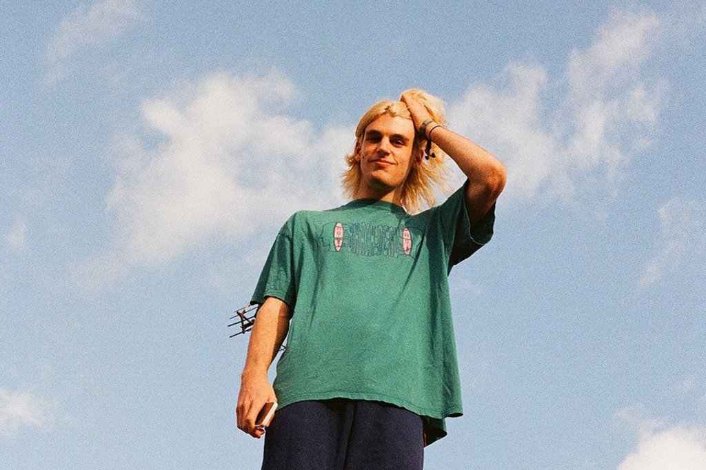 Electro-pop newcomer Stresshead has dropped a new single, ‘White Walls’, and announced his debut EP, ‘Sorry’