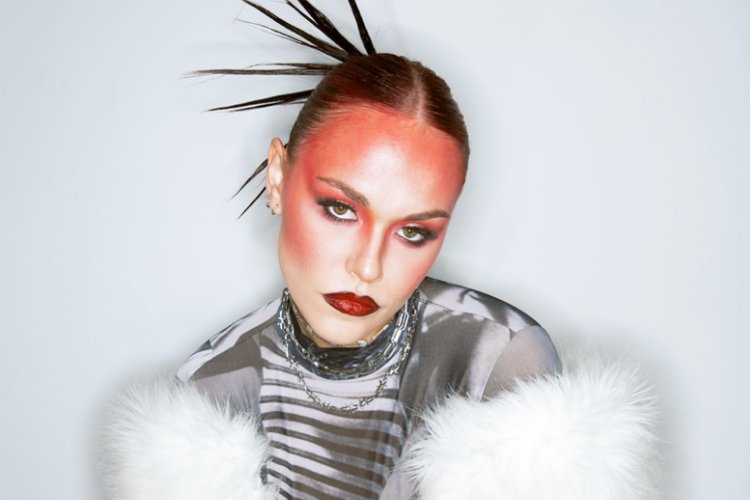 UPSAHL has released ‘Into My Body’, a single from her newly-announced EP, ‘Sagittarius’