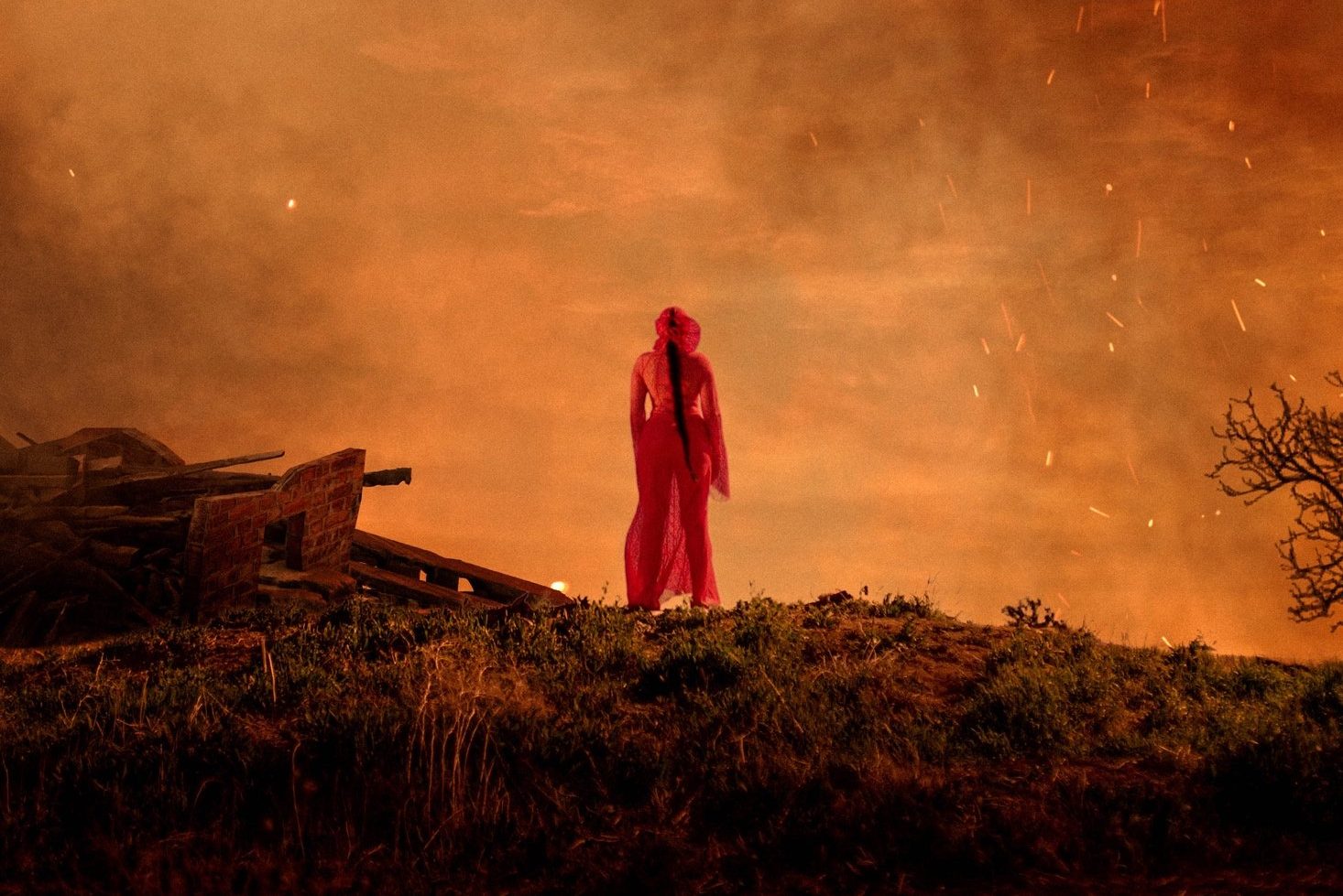 Noah Cyrus has returned with a new single, 'I Burned LA Down'