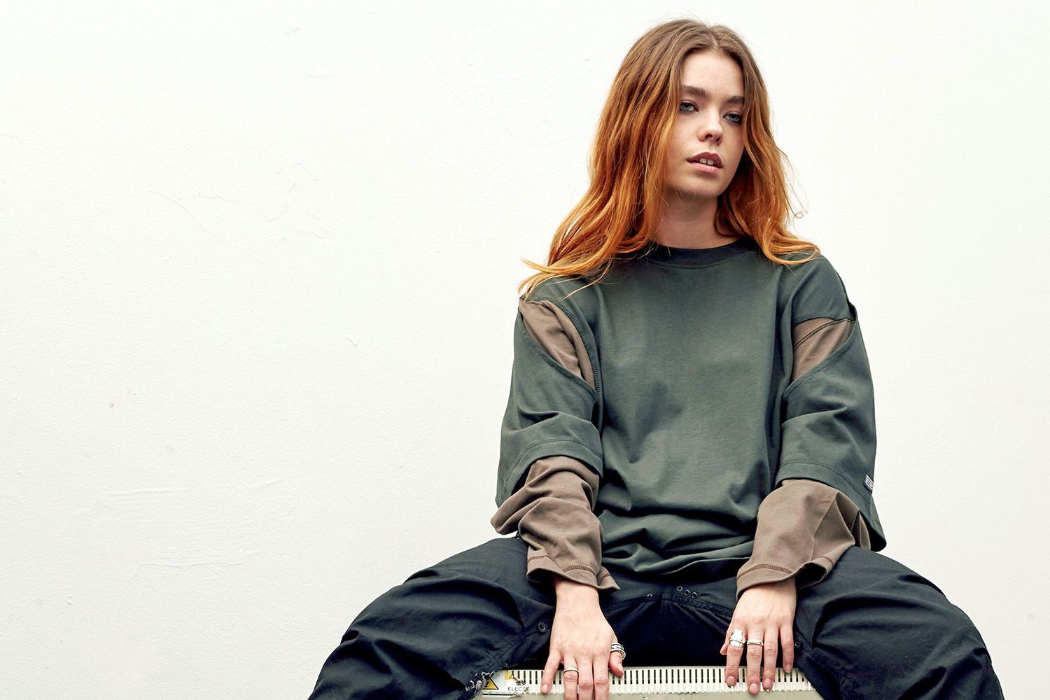 L Devine has released a new debut album teaser, tongue-in-cheek love song 'Slippin' Away'