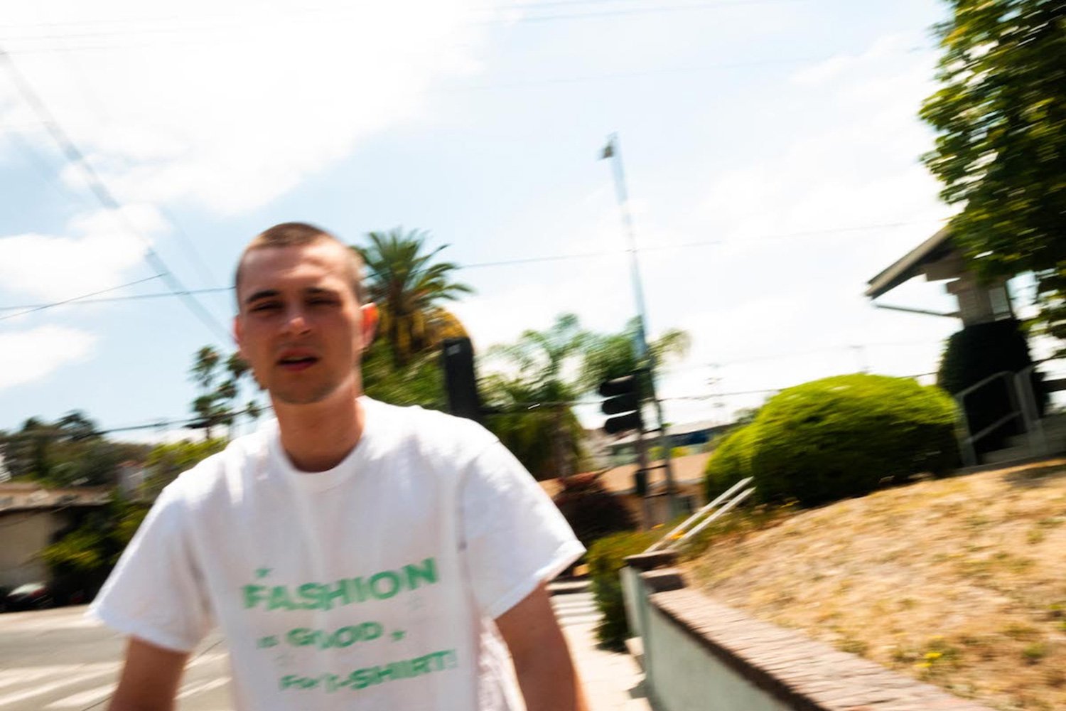 Mac Wetha has dropped his new single 'Red Hook', featuring LA duo Junior Varsity