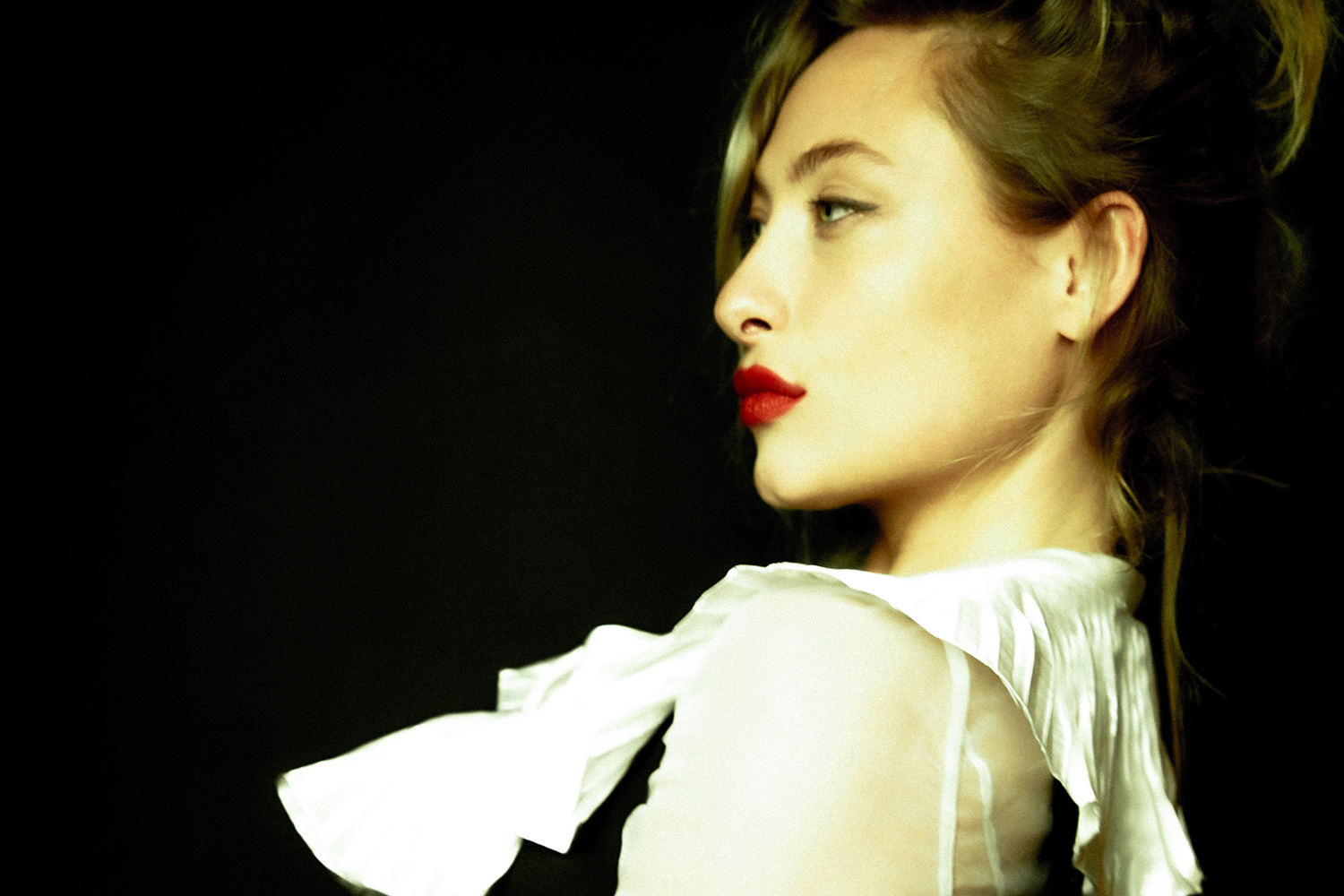 Samantha Urbani has shared the title-track from her debut solo album, 'Showing Up'