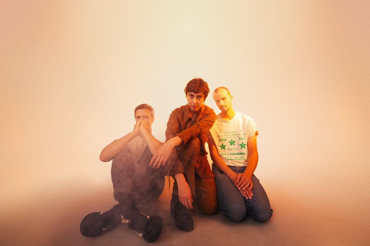 Braids have dropped a fruity new single, 'Apple'