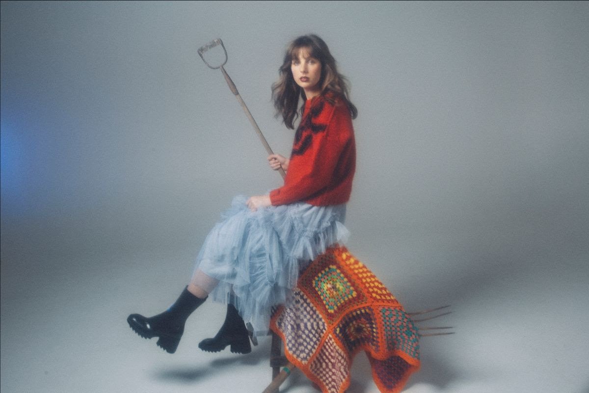 Gena Rose Bruce has shared a new single, ‘Misery And Misfortune’, from her upcoming second album, ‘Deep Is The Way’