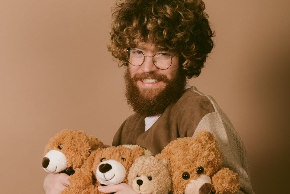 JW Francis has dropped a new single 'Going Home To A Party'