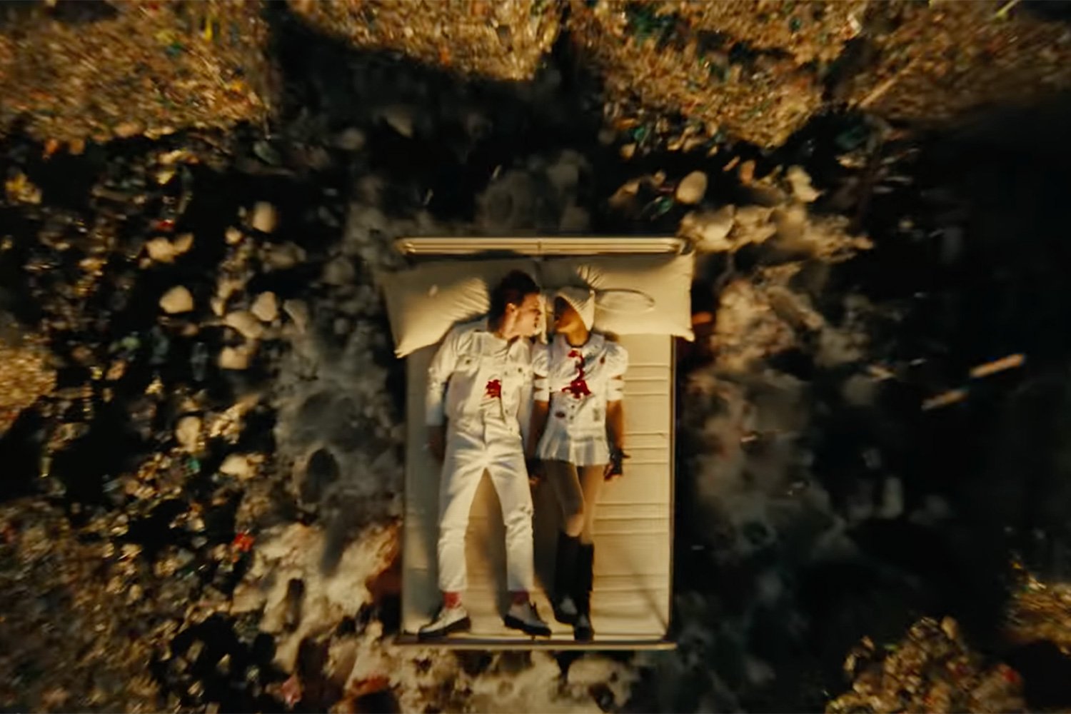 YUNGBLUD and Willow have teamed up for new single 'Memories'