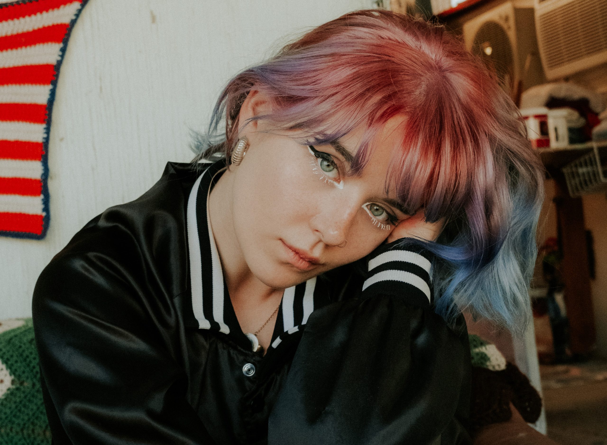 April has released ‘Distraction’, the latest single from her imminent mixtape, ‘STARLANE’