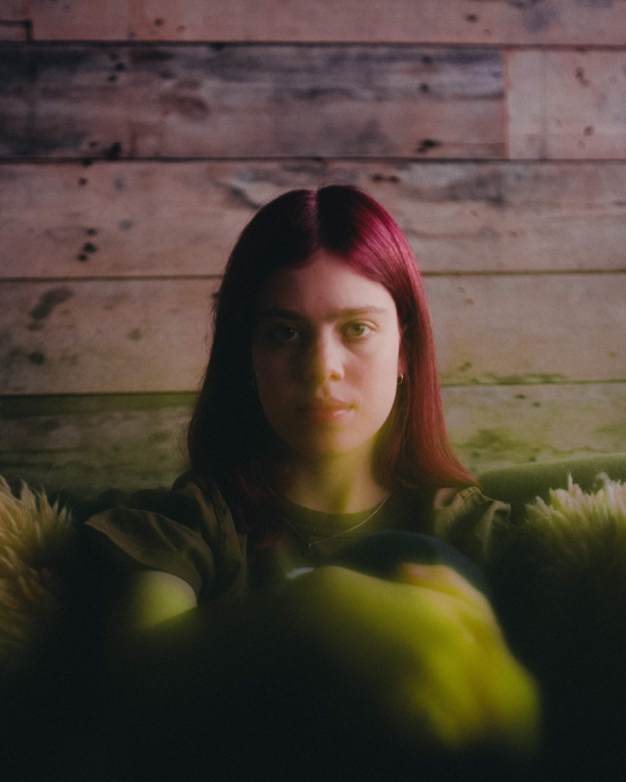 Bonnie Kemplay announces new EP 'running out of things to say, running out of things to do', shares latest teaser track 'Static'
