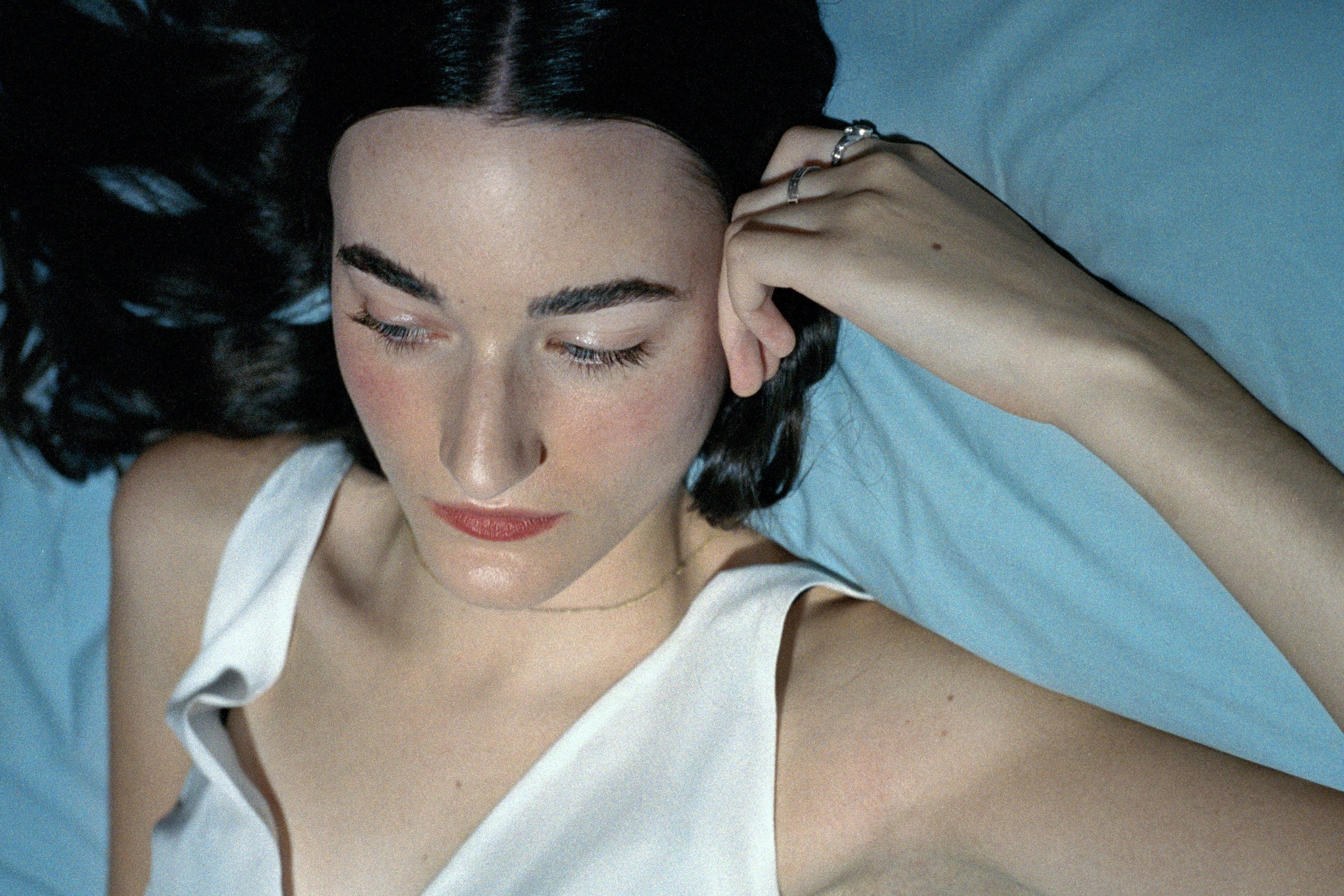 Buzzy newcomer Etta Marcus has shared a brand new track, 'Nosebleed'