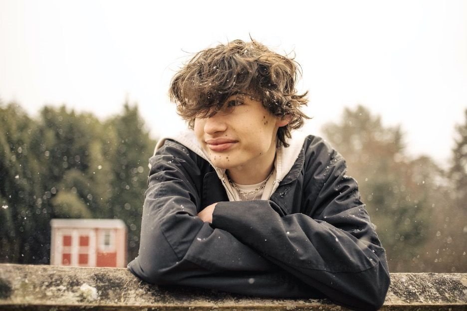 glaive has shared a new song, ‘three wheels and it still drives!’, alongside a music video