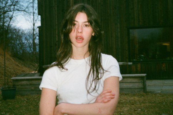 Gracie Abrams has offered up a stunning festive treat with new track 'Abby - demo'