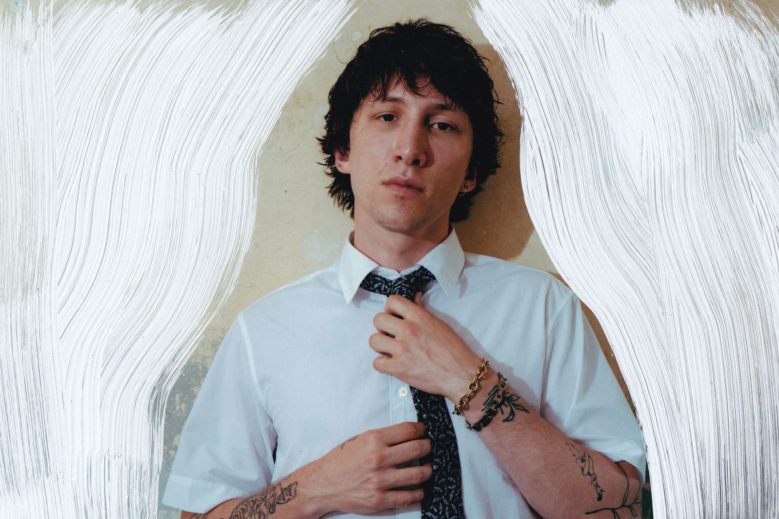 Joey Maxwell has returned with a new single, 'hollowing out'