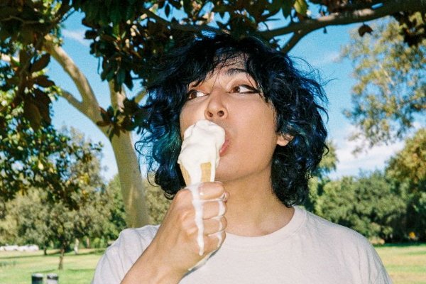 carpetgarden has released, ‘da da song’, the latest single from their upcoming EP, ‘WTF Is Even Going On?’