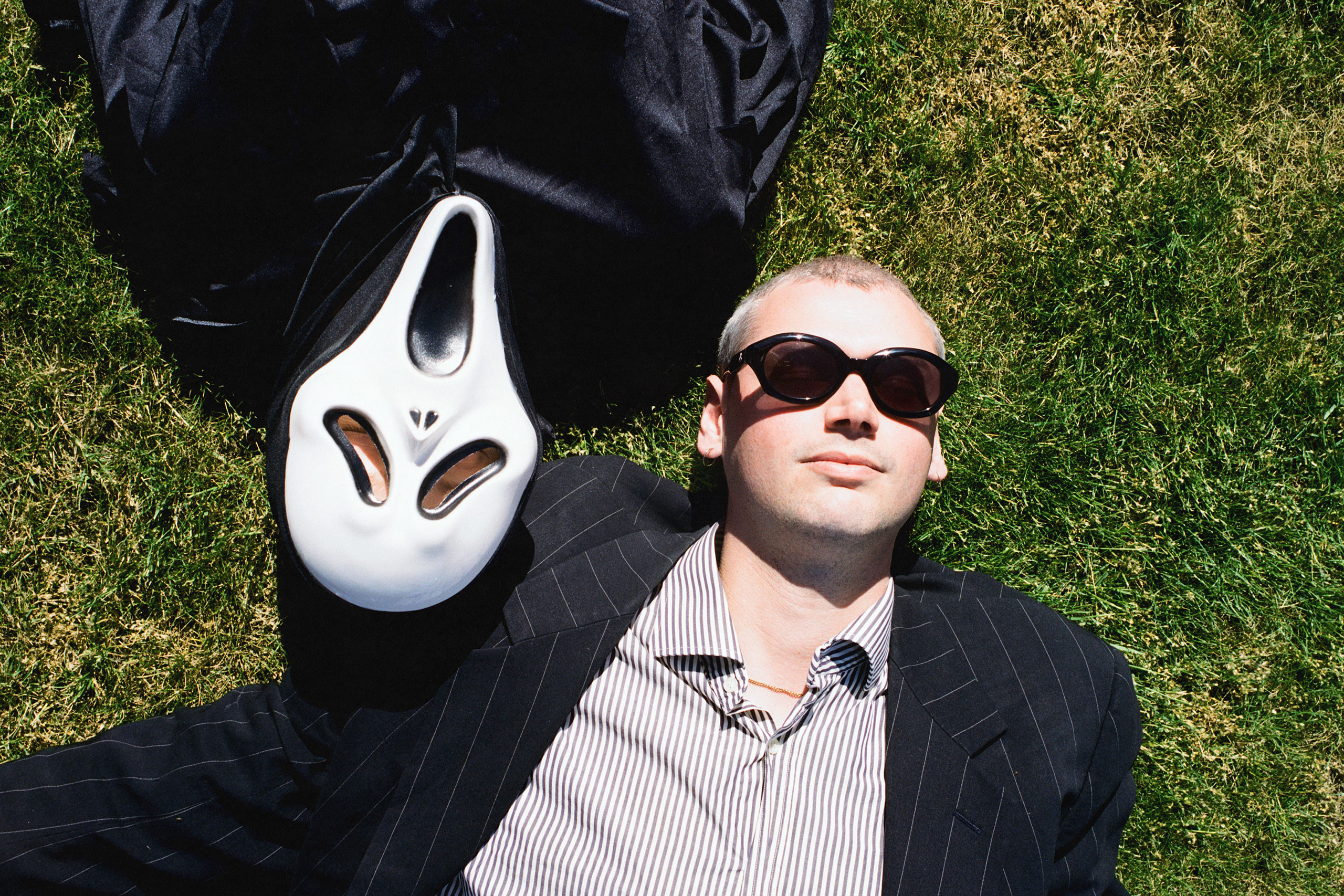 vegas water taxi have shared their Sabrina Carpenter-influenced new single 'jerry', from upcoming EP 'long time caller'