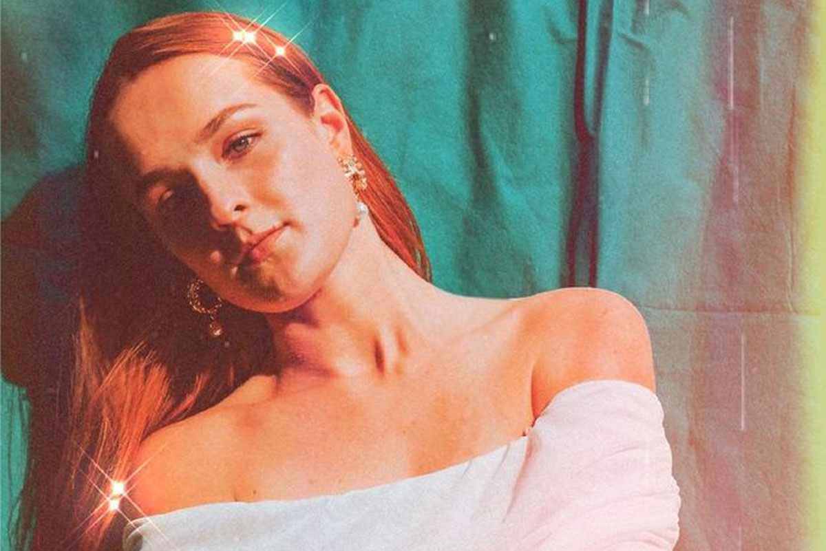 Alt-pop newcomer Agi has dropped her debut single, 'Crying Past Midnight', and it's Really Very Good