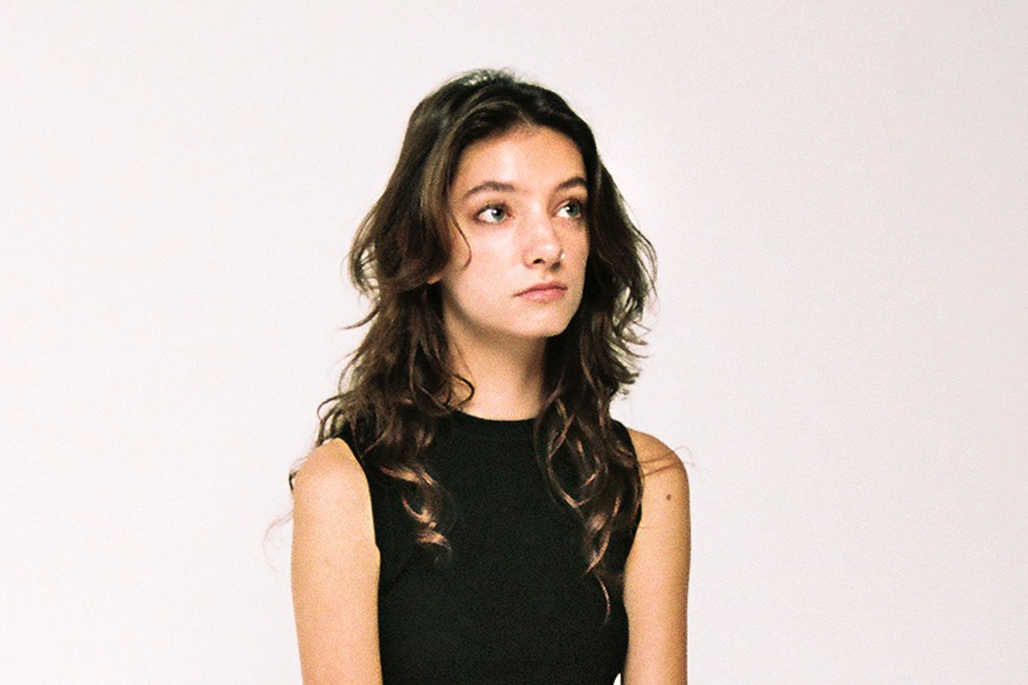 Alix Page's new track 'Radiohead' isn't by Radiohead, it's by Alix Page - it's just called 'Radiohead' okay? It's very good too